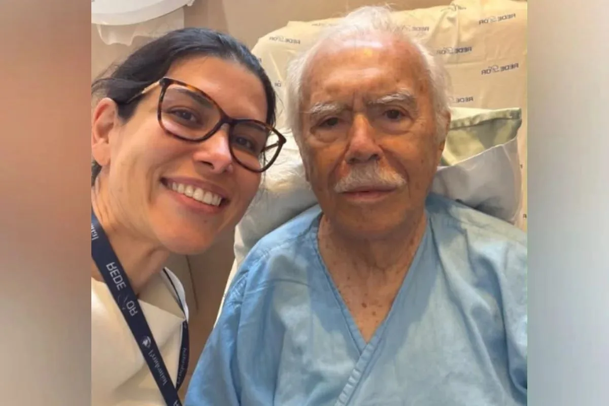 Ex-presidente José Sarney recebe alta hospitalar após nove dias de internação
