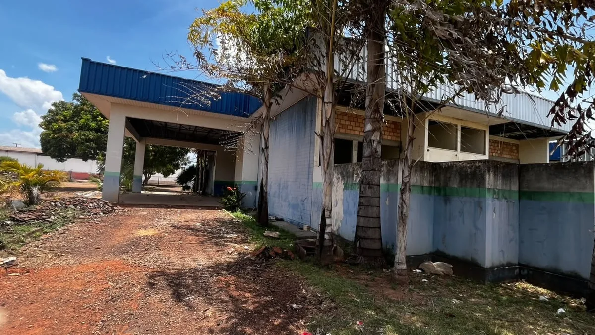 Antigo Núcleo Estadual de Reabilitação Física, no Nova Canaã, é alvo de abandono e preocupa moradores
