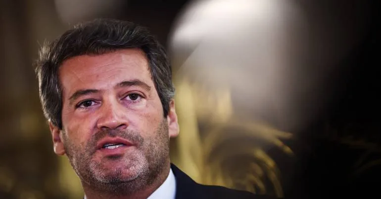 Comissão de inquérito a Neves avança. Chega aceita mudanças