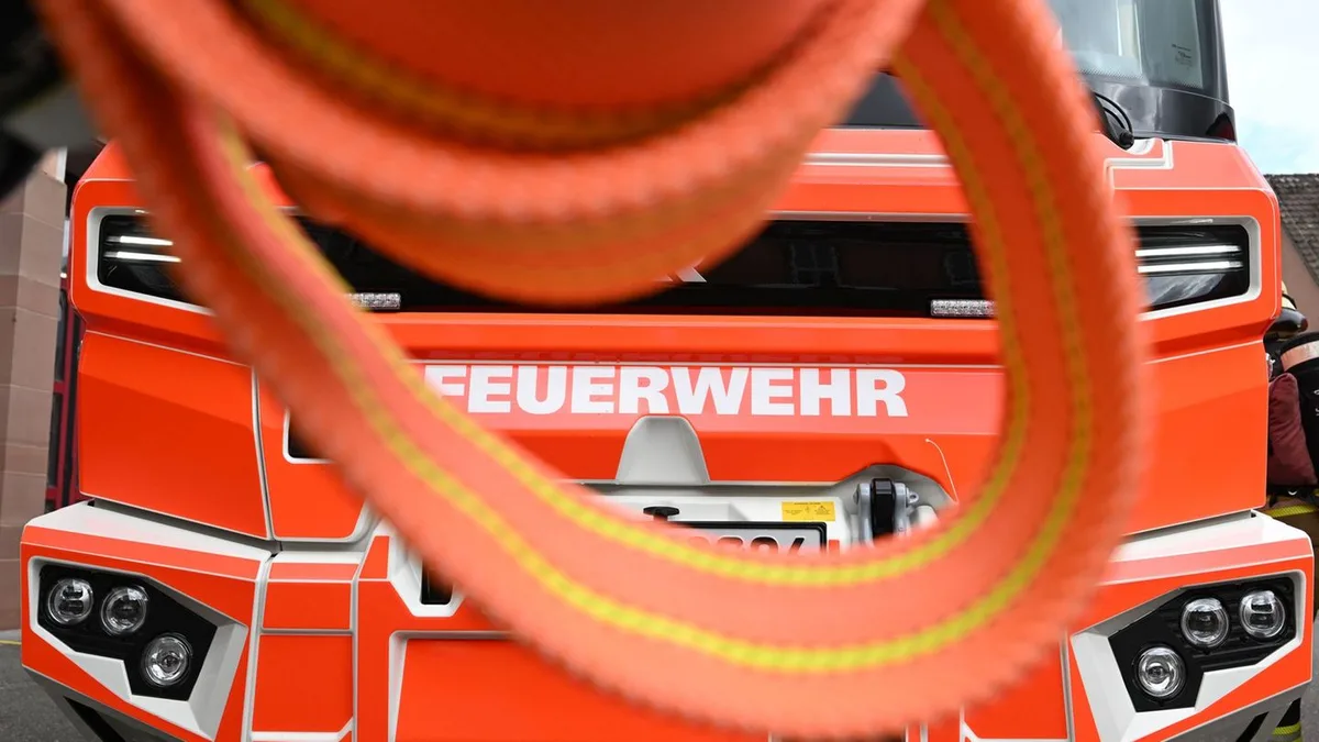 28 Wohneinheiten: Brand in Wohnhochhaus: Kleinkinder leicht verletzt