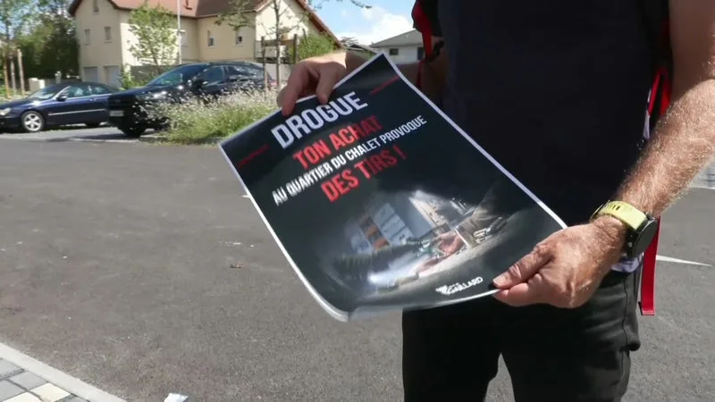 "Ton achat provoque des tirs": le maire d'une ville de Haute-Savoie déploie des affiches pour sensibiliser contre le trafic de drogue