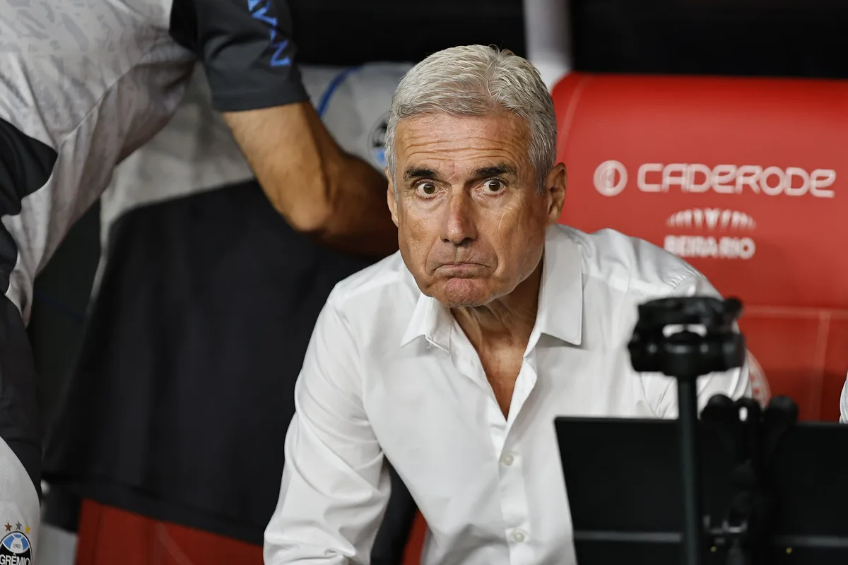 Luís Castro evitar comentar pressão e avalia resultado para o Grêmio no Gre-Nal