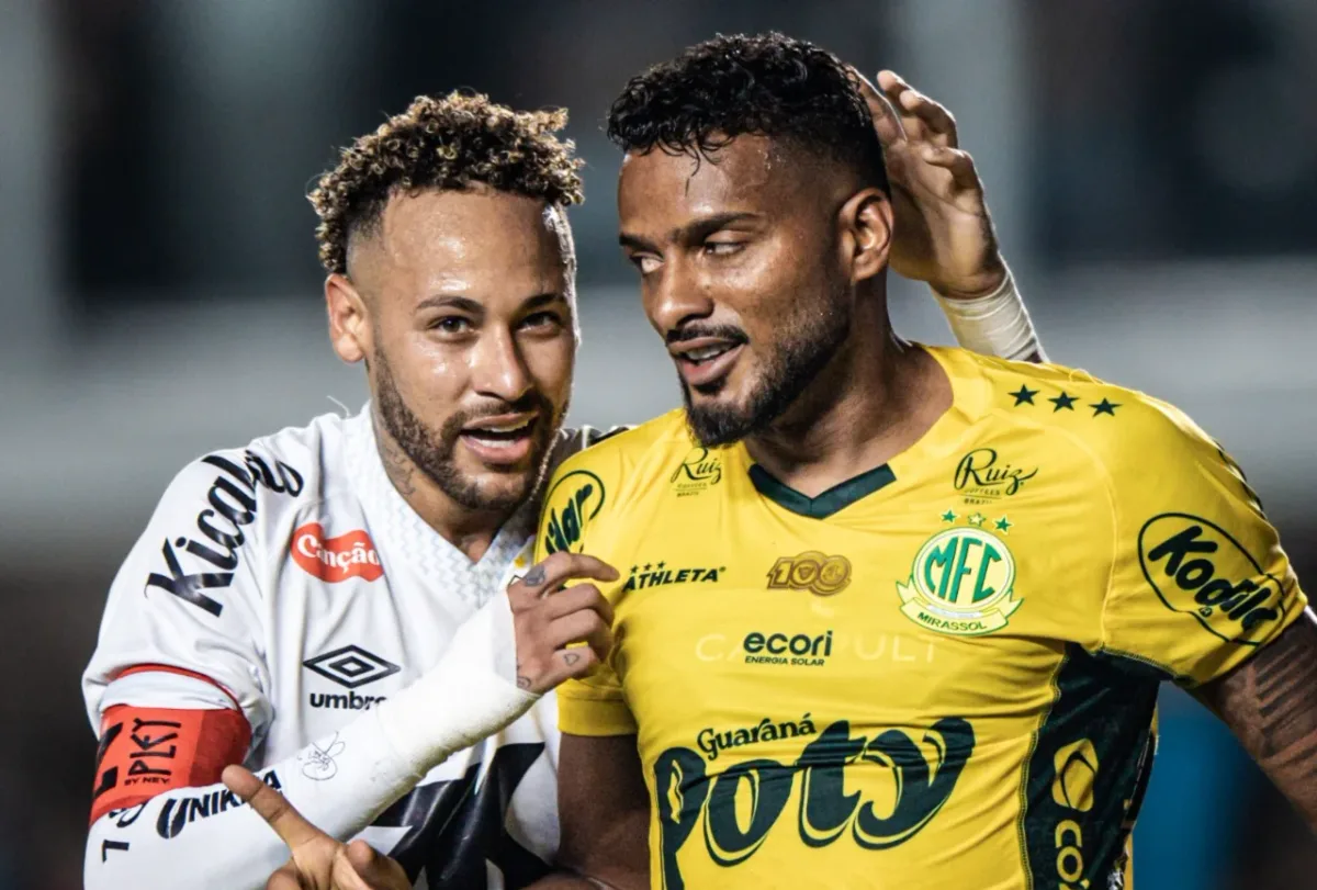 Algoz do Santos em 2025, Reinaldo destaca duelo com Neymar: “Privilégio”