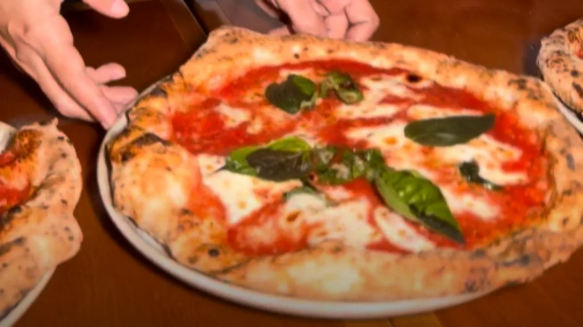 Chef de pizzaria do Rio eleita uma das melhores do mundo revela curiosidades: 'O certo é comer pizza com a mão'