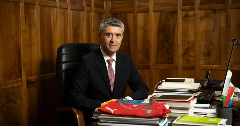 Carneiro assinala 47 anos do SNS com promessa de o defender