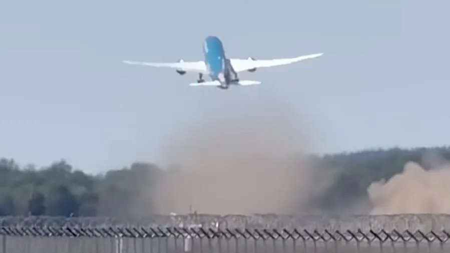 Beinahe-Drama in München - Dreamliner schrammt am Pistenende vorbei