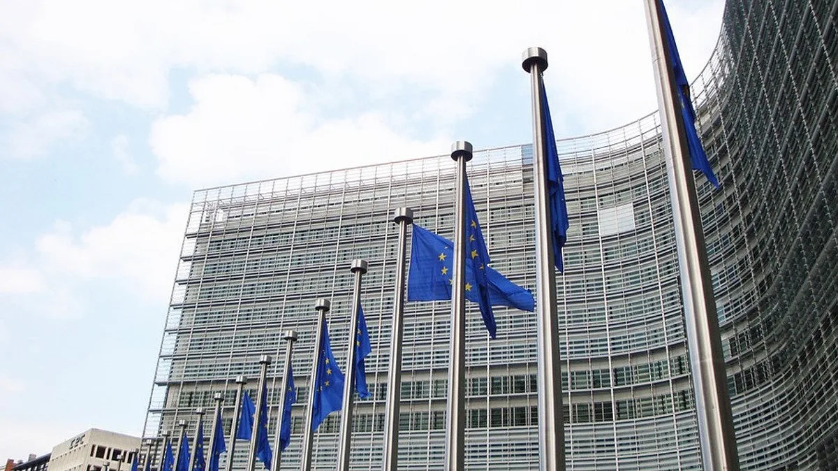 Cartão de identificação, carta de condução e receitas médicas no telemóvel: nova carteira digital europeia chega até ao final do ano