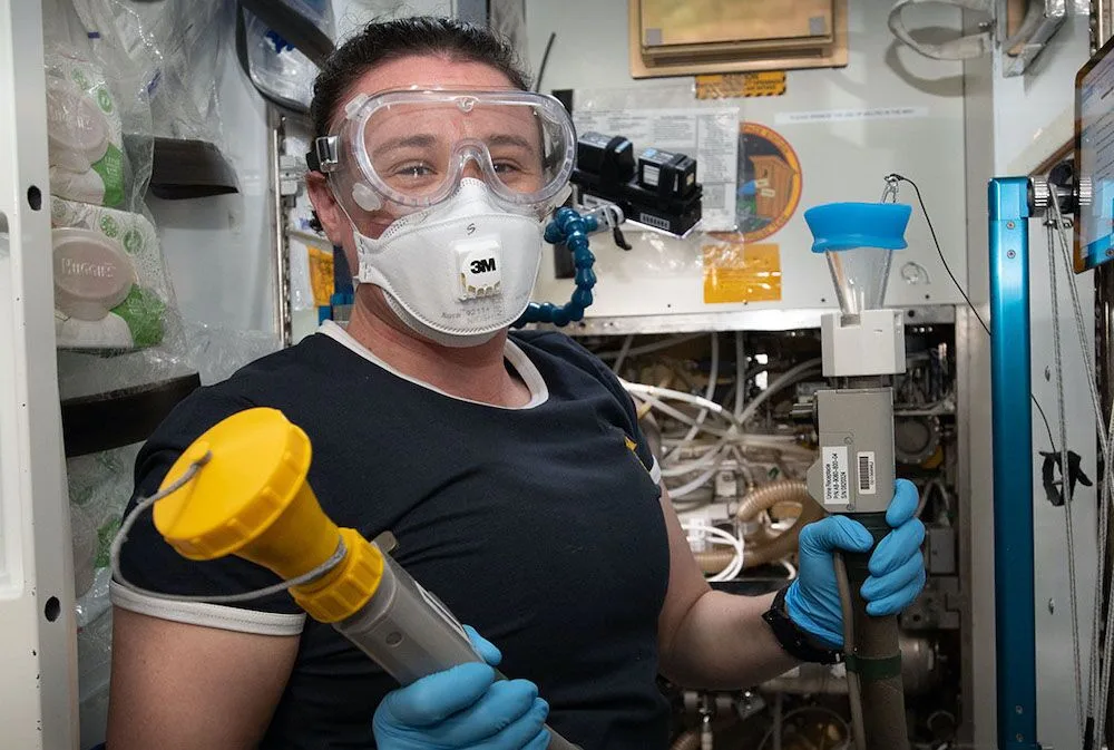 Porque astronautas têm tantos problemas para ir… à casa de banho