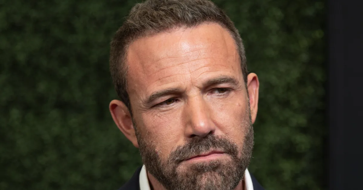 'Meu pai não ficou sóbrio até os meus 19 anos': hoje aos 54 anos, Ben Affleck enfrentou duro ciclo familiar do álcool; psicóloga explica: 'A consciência não muda o passado, mas muda a forma como construímos o futuro'