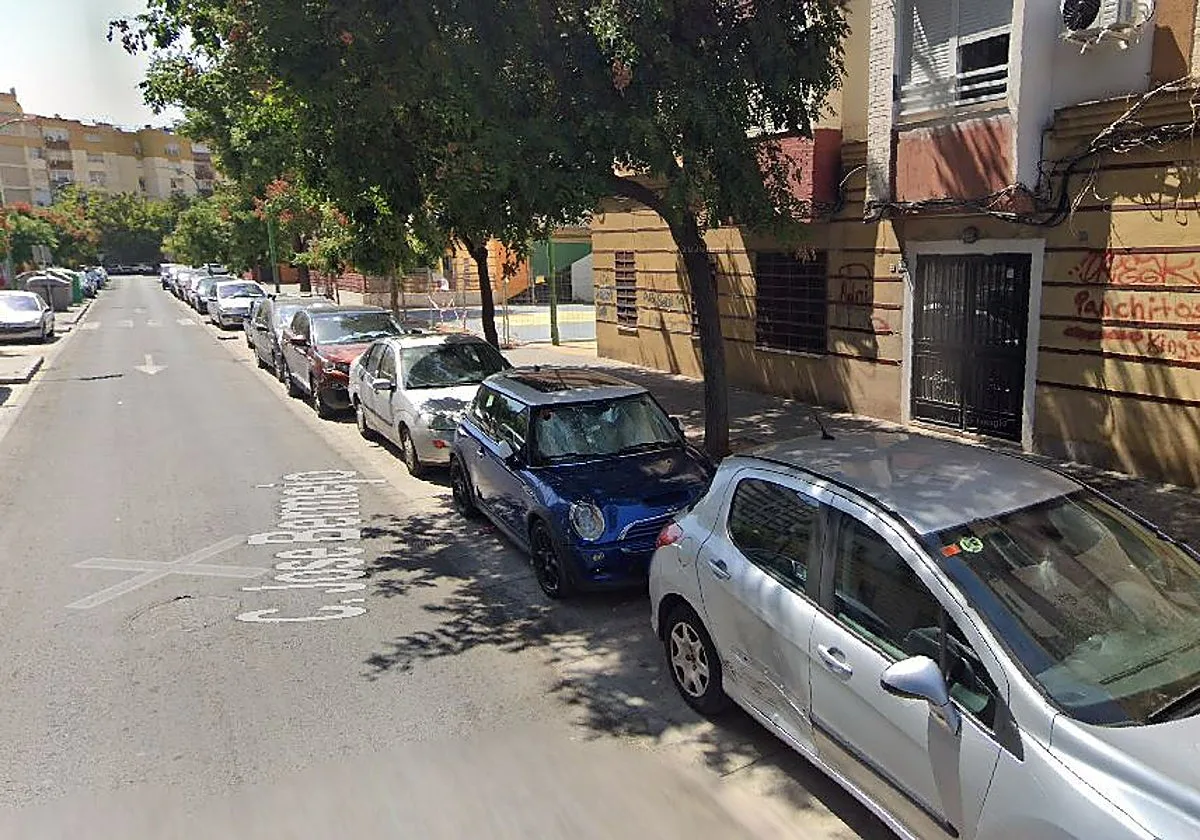 Seis heridos leves por inhalación de humo, una de ellas embarazada, en un incendio en Sevilla