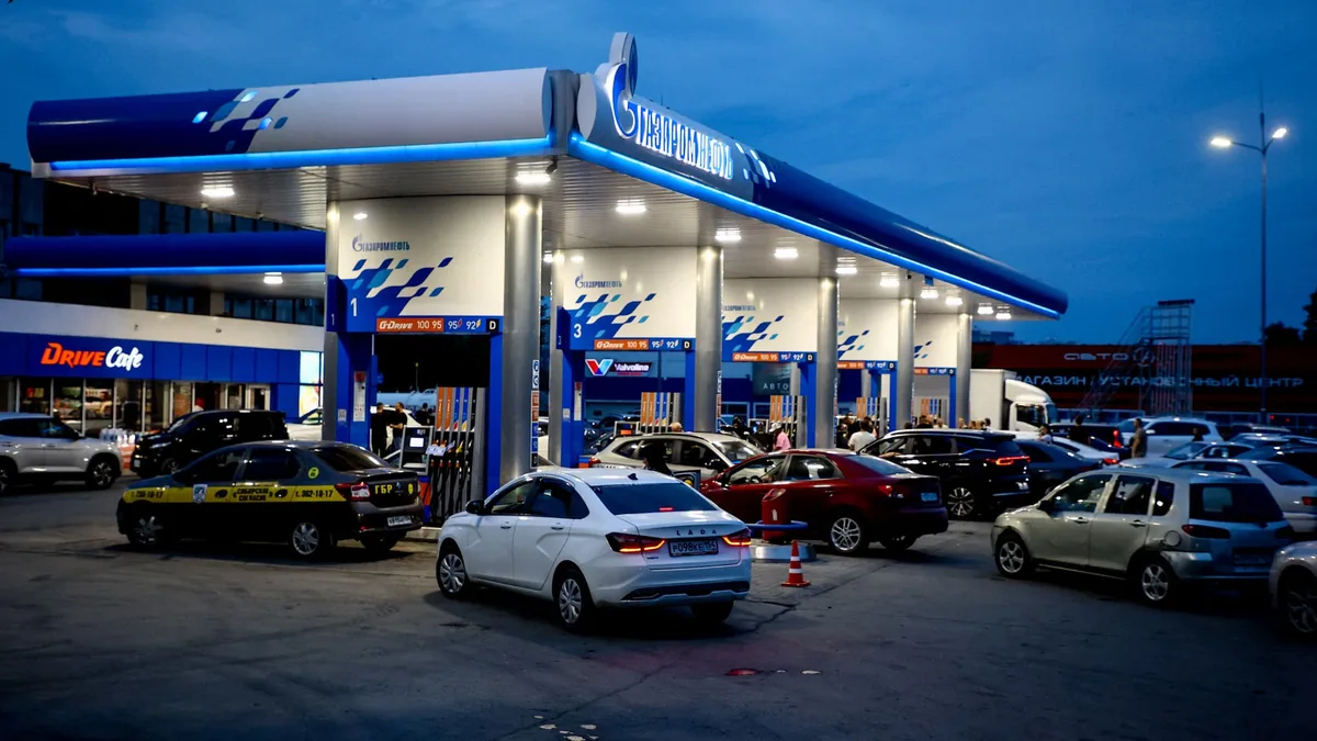 "Nous nous préparons au pire des scénarios": une attaque ukrainienne met à l'arrêt une importante raffinerie russe alors que le pays a déjà de gros problèmes d’approvisionnement en carburant