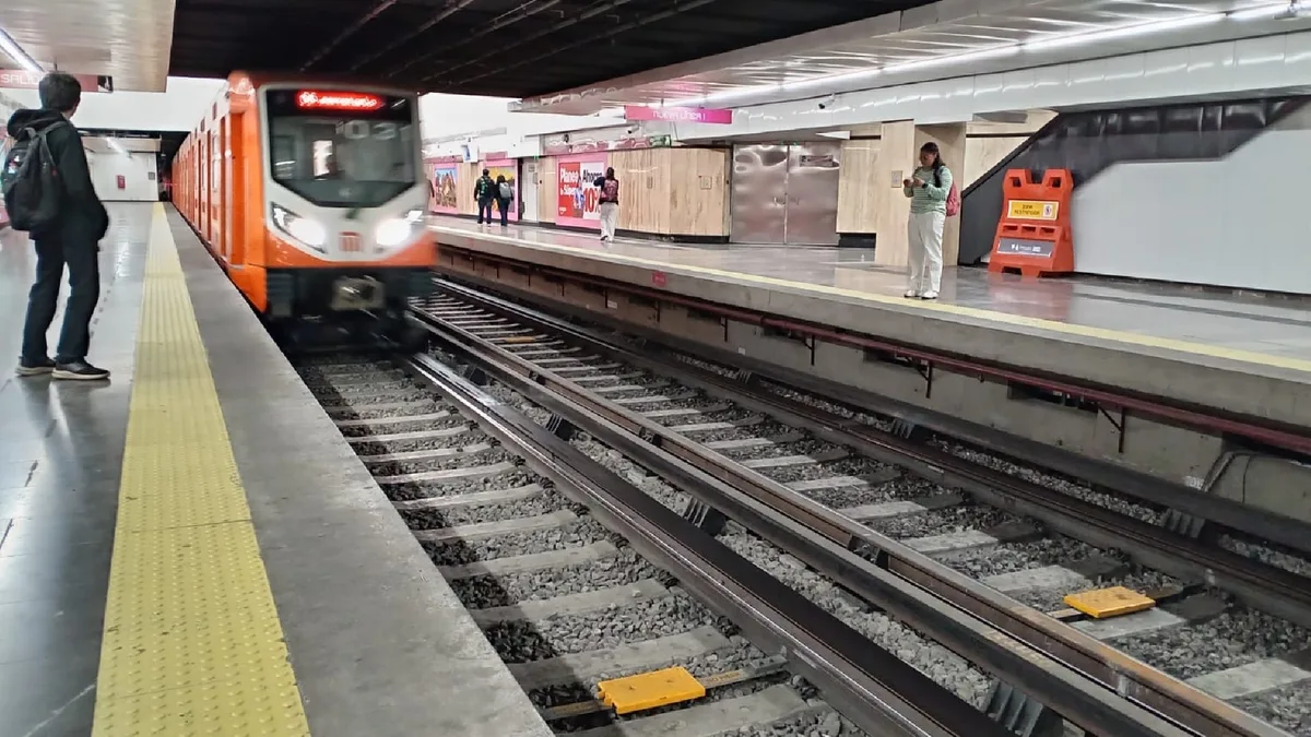 ¿Qué está pasando en el Metro y Metrobús hoy 12 de octubre?