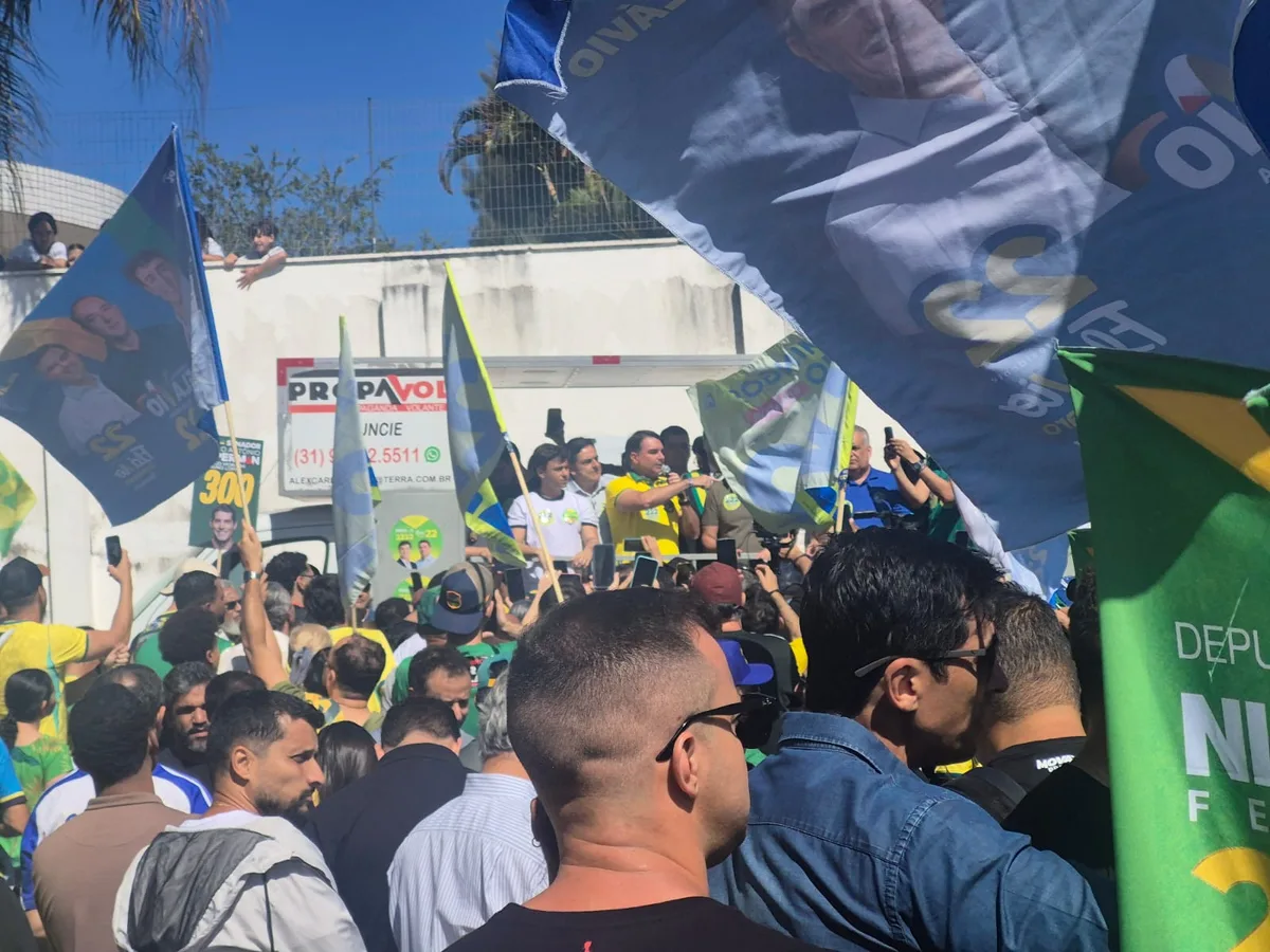 Flávio diz que estimulou rivais da direita e reclama de "ataques"