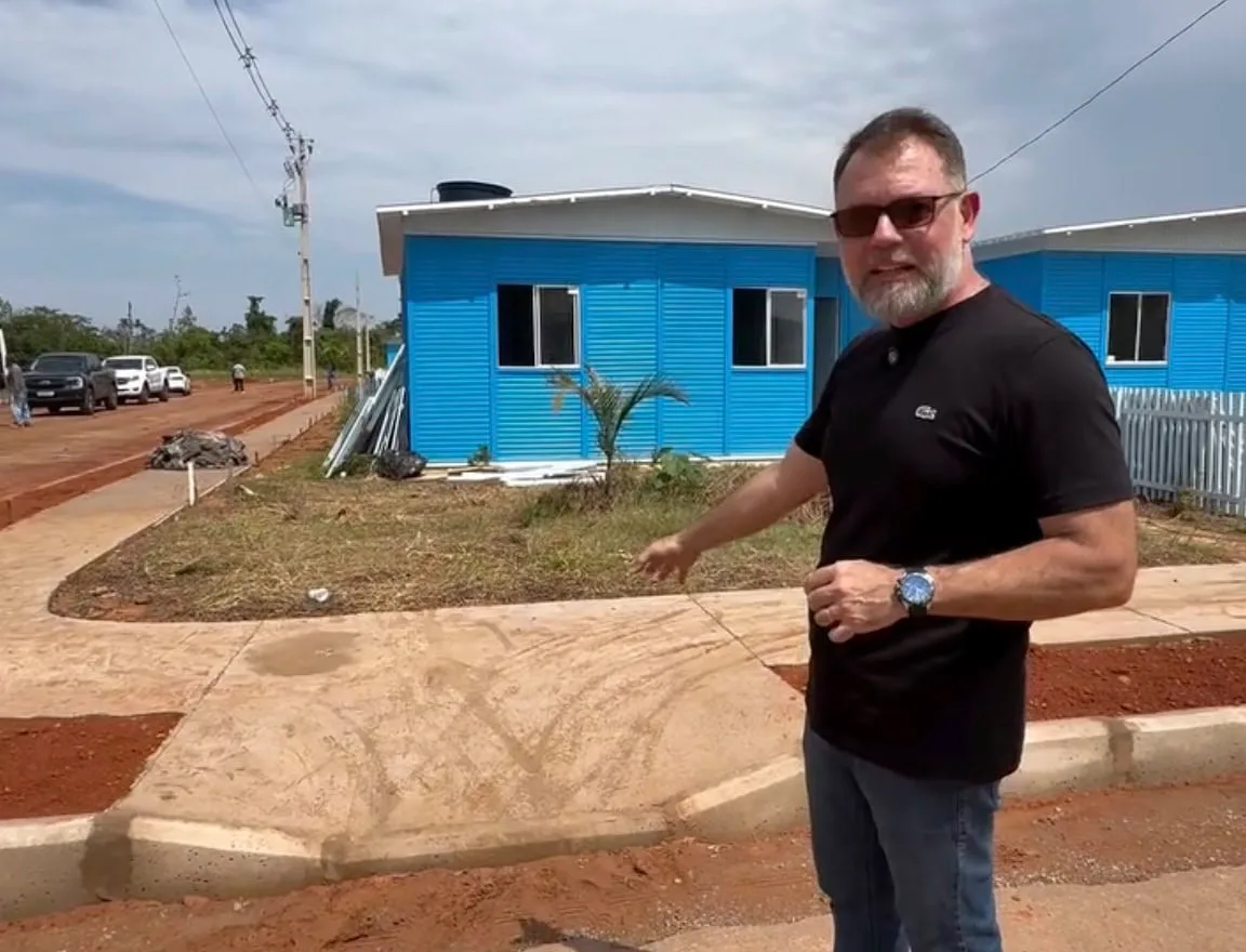 No Santa Afonso, Alysson acompanha avanço das obras do 1001 Dignidade