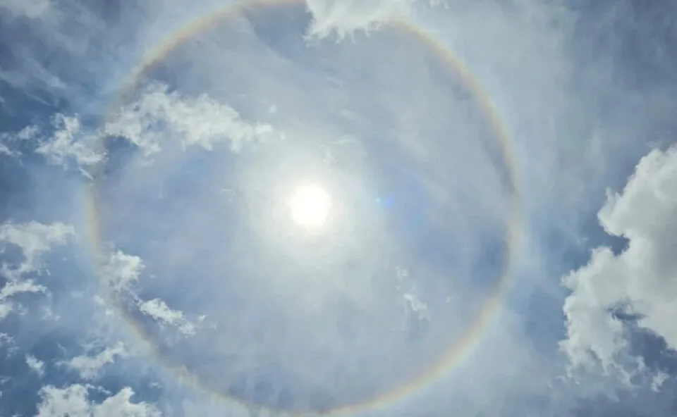 Arco gigante ao redor do Sol intriga moradores do Paraná; entenda o que significa o fenômeno