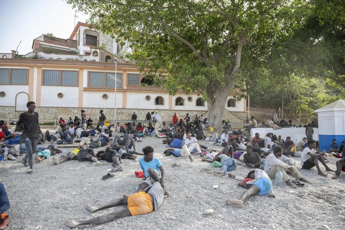 Amigos del Pueblo Marroquí dice que el traslado de 500 niñas migrantes de Ceuta a la Península crea un "efecto llamada"