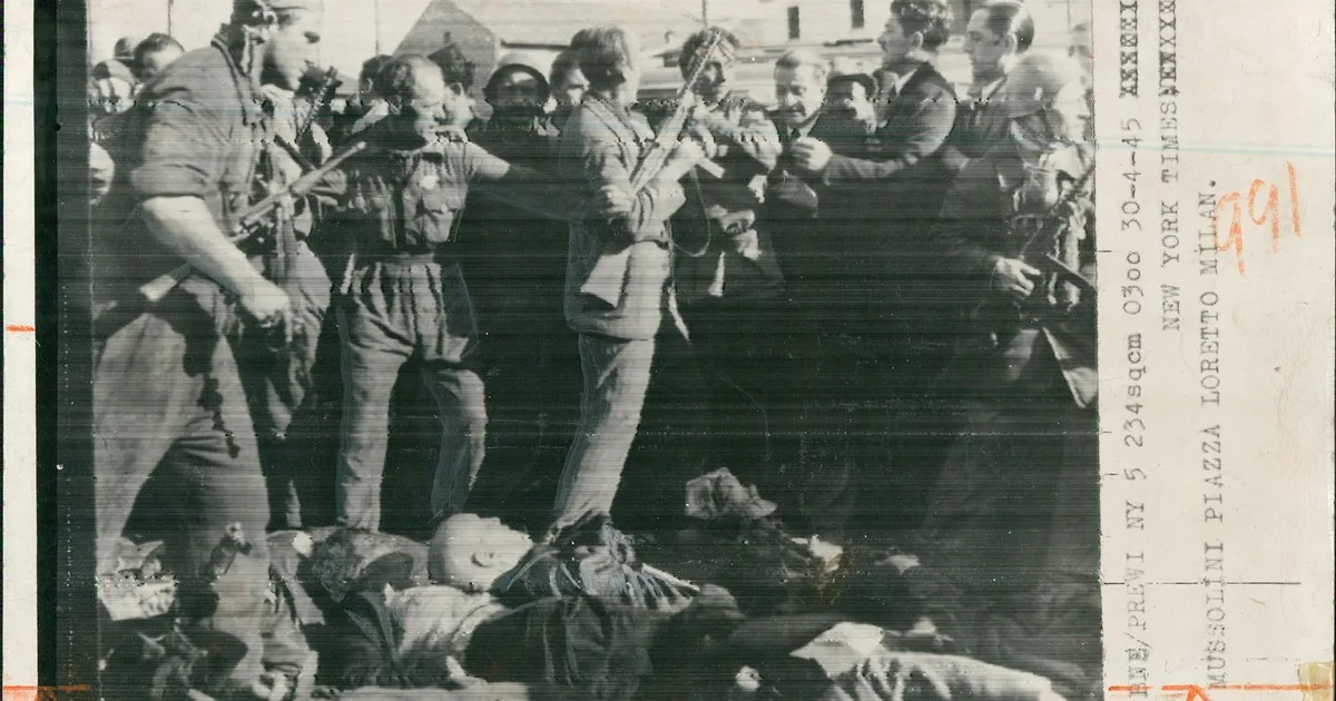 Una foto del cadáver de Mussolini encabeza la página 1. Cómo llegó allí es toda una historia