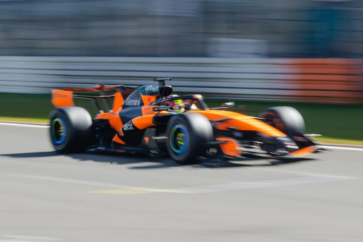McLaren segue rivais e vai estrear asa traseira giratória no GP da Itália