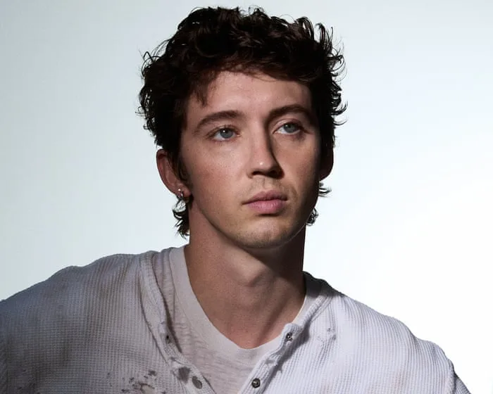 Troye Sivan: She’s the Best review – a strange, singular pop star who deserves to be multiplatinum