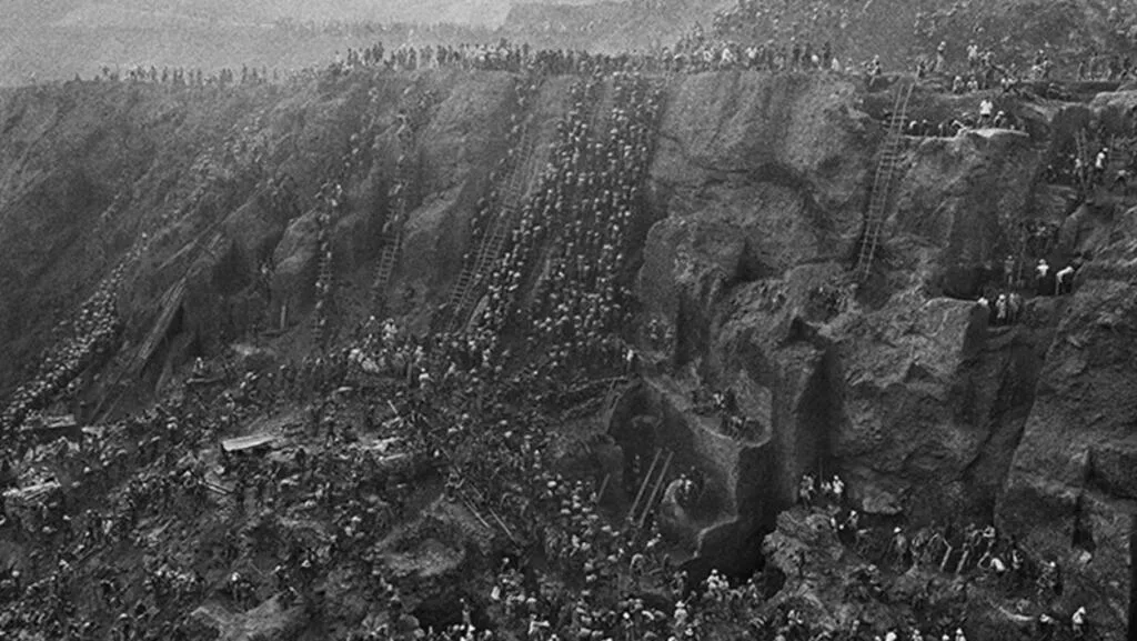 ‘Serra Pelada, 1986’: imagem de Sebastião Salgado marca homenagem da RFI aos 200 anos da fotografia