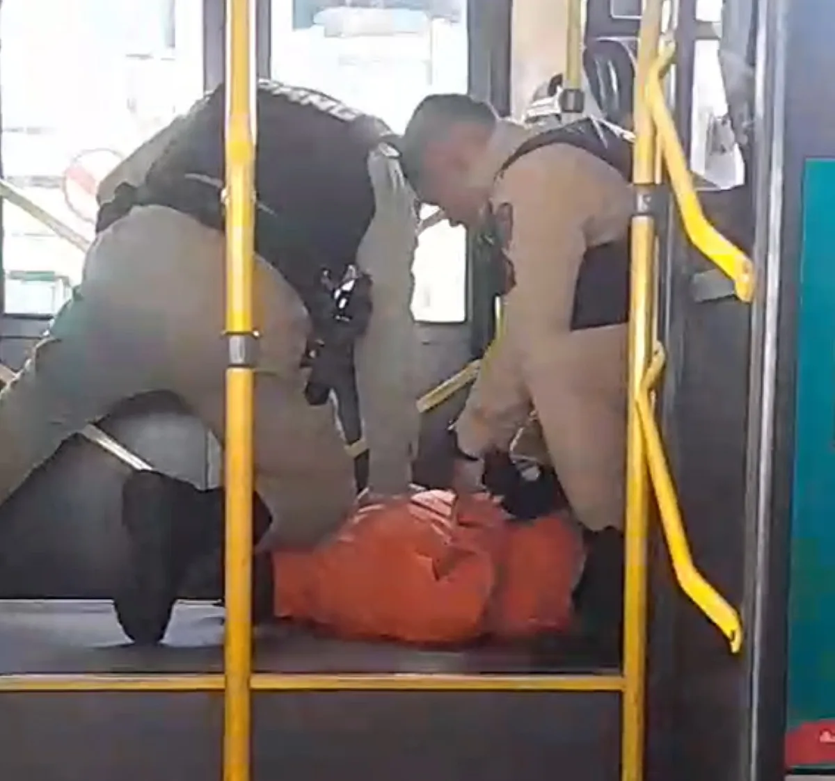 VÍDEO: Homem é preso suspeito de importunação sexual dentro do transporte coletivo de Uberlândia