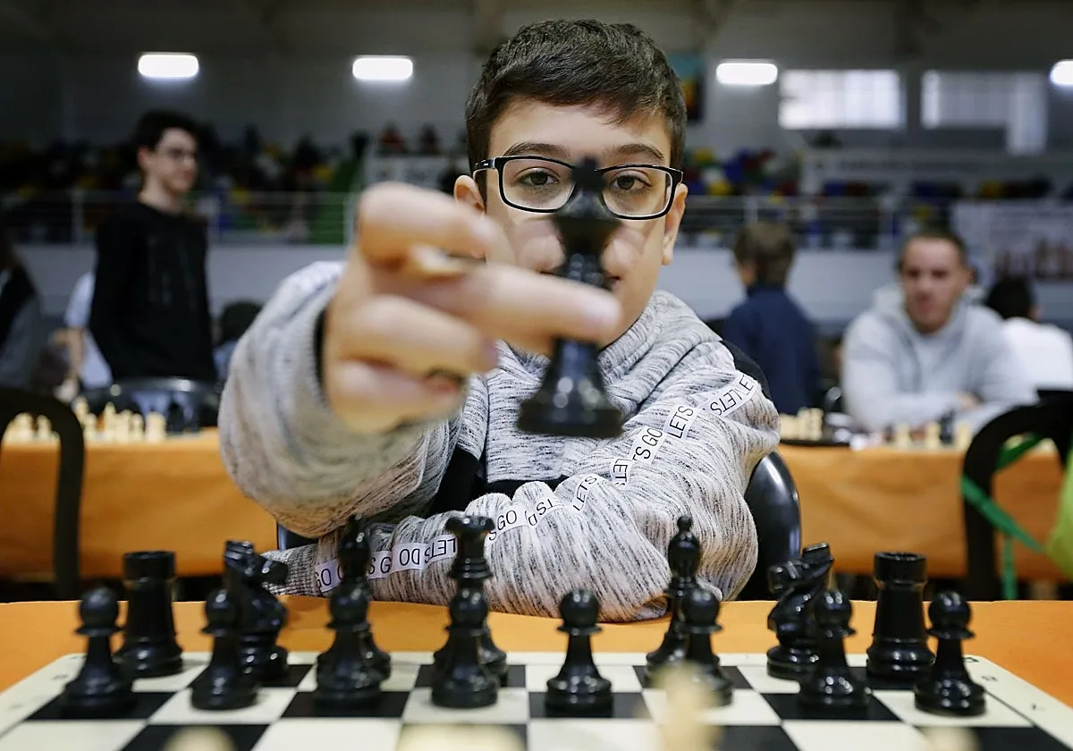 El niño prodigio Faustino Oro vence al número uno del ajedrez Magnus Carlsen