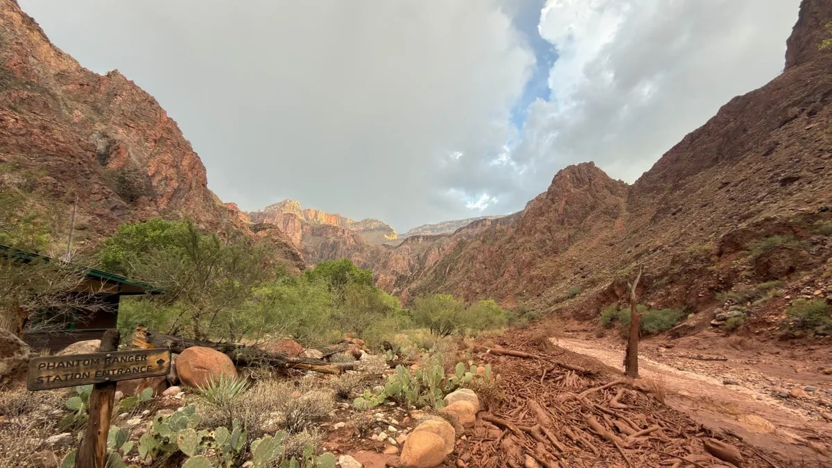 Grand Canyon flash flooding leaves 1 dead, around 15 others missing