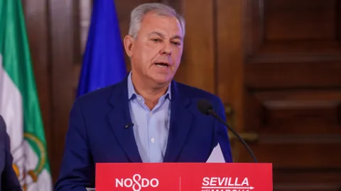 El PP se abstiene en la iniciativa para limitar los veladores en Sevilla