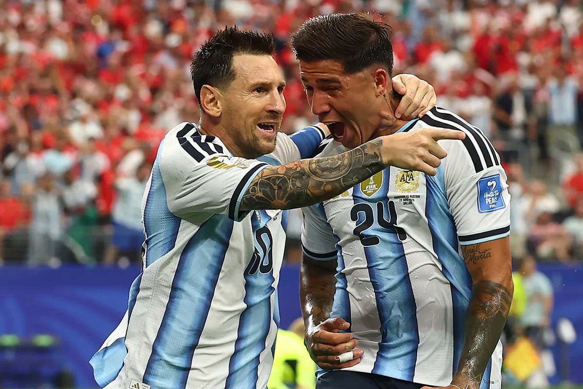 Enzo Fernández, sobre Messi: “Gracias por tratarme como me trataste, por todo lo que me enseñaste y por dejarme compartir una parte de tu historia”