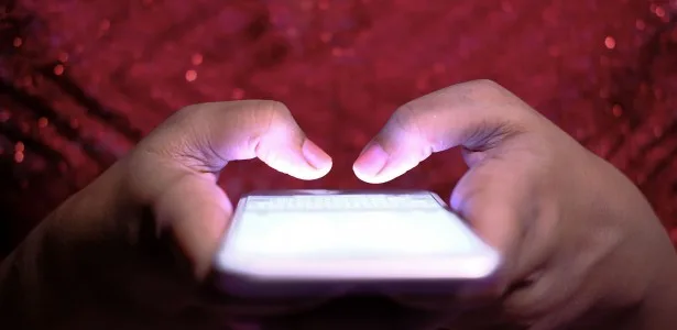 Cyberbullying raramente ocorre de forma isolada e funciona como extensão da violência escolar