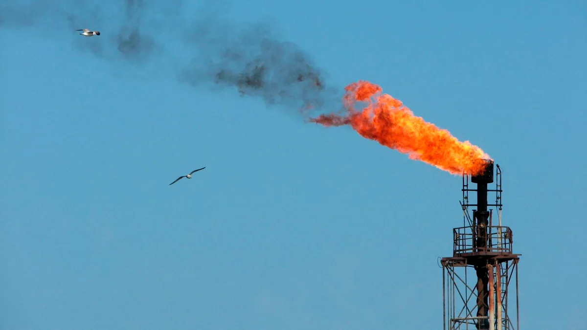 Impasse e ameaças da guerra no Irão empurram petróleo para máximos de três semanas
