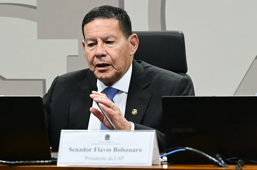 Avança projeto que aumenta penas para indução a crimes