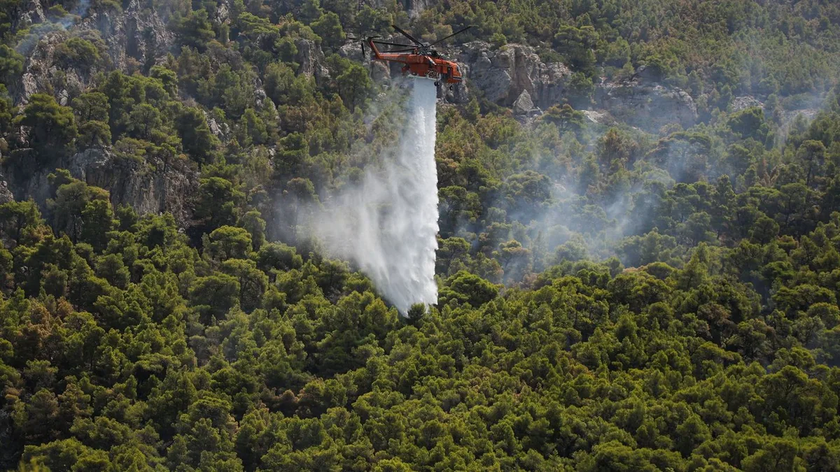 Brände: Waldbrand auf griechischer Insel: Zwei Tote und Evakuierung