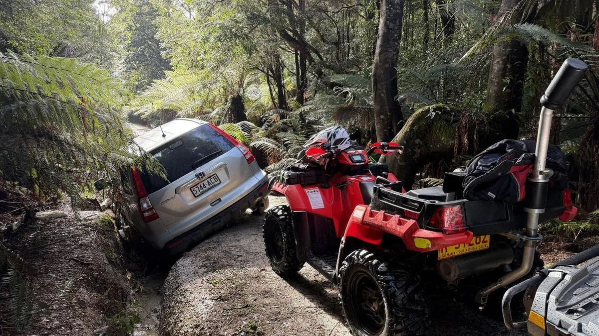 Elderly couple rescued after two nights in bogged car