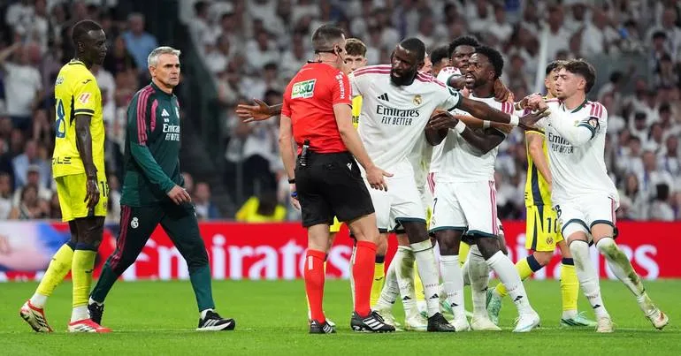 Mourinho andou a correr pelo campo mas teve tudo menos festa