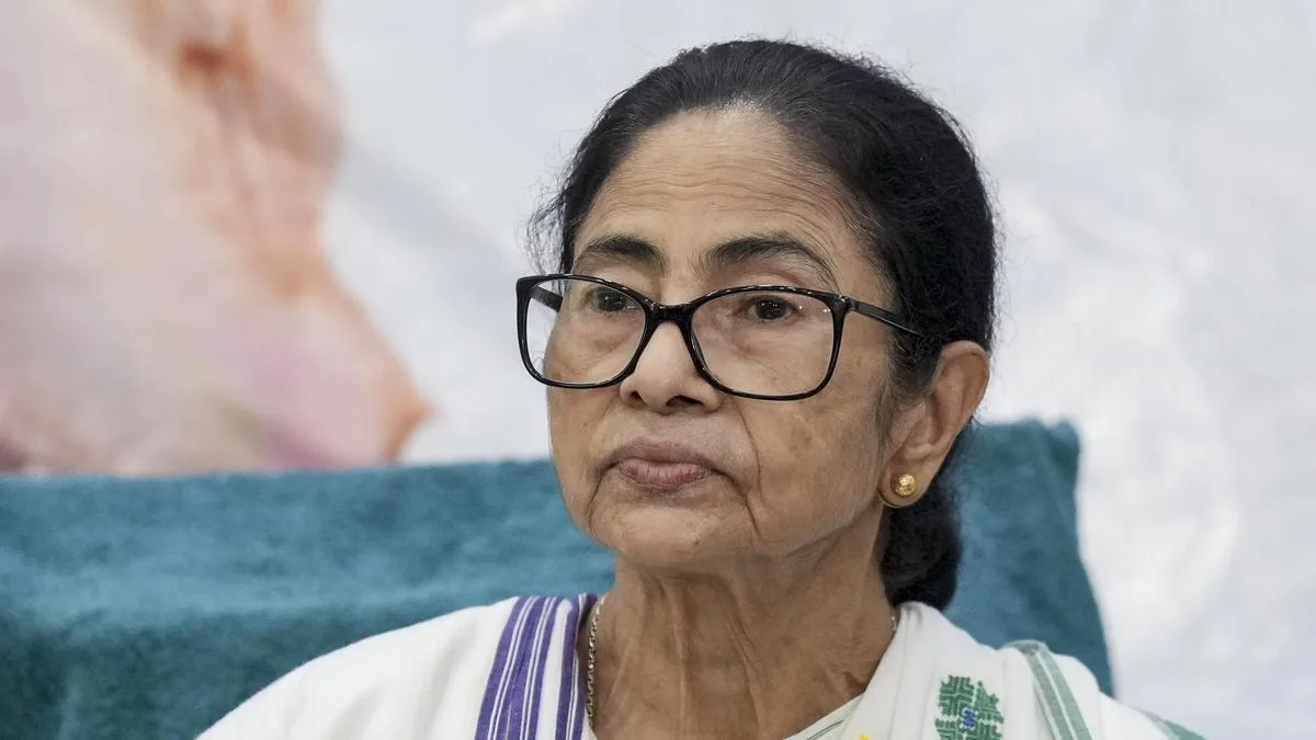 Mamata moves Supreme Court against ECI’s freeze on Trinamool Congress symbol