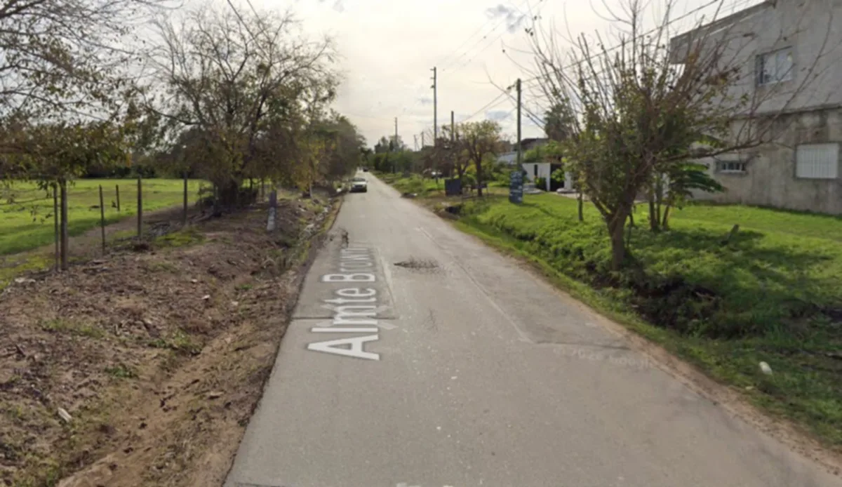 Asesinaron a un hombre frente a su familia en Garín y buscan a dos atacantes en moto