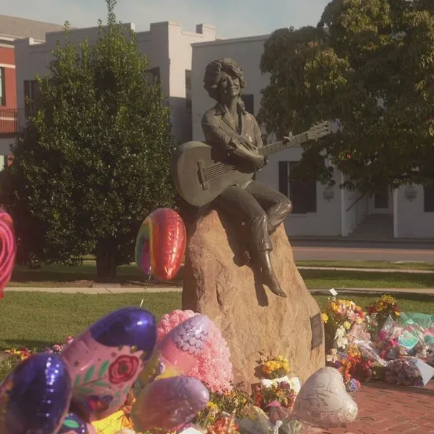 What Dolly Did for Tennessee Is What She Did for the World