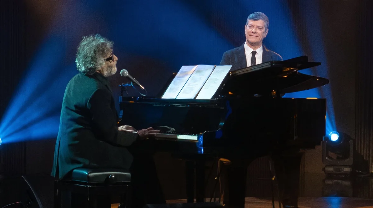 El recital íntimo de Fito Páez en televisión: canciones, reflexiones y anécdotas junto a Mario Pergolini