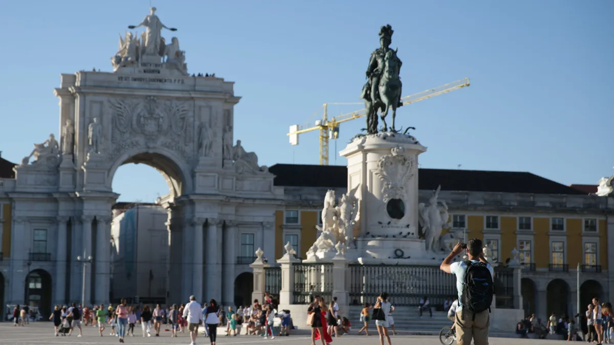 EUA abrandam e França recua. Capacidade aérea e preços pressionam turismo em Lisboa