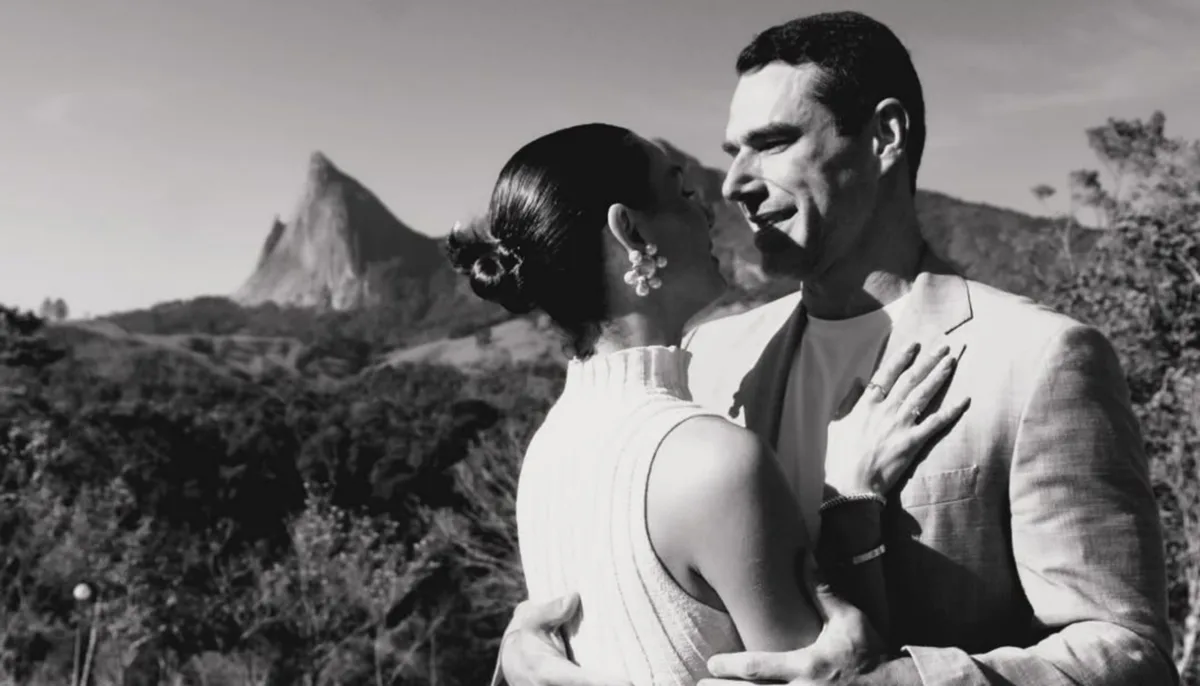 Marcus Buaiz compartilha vídeo romântico com Isis Valverde em Pedra Azul; assista