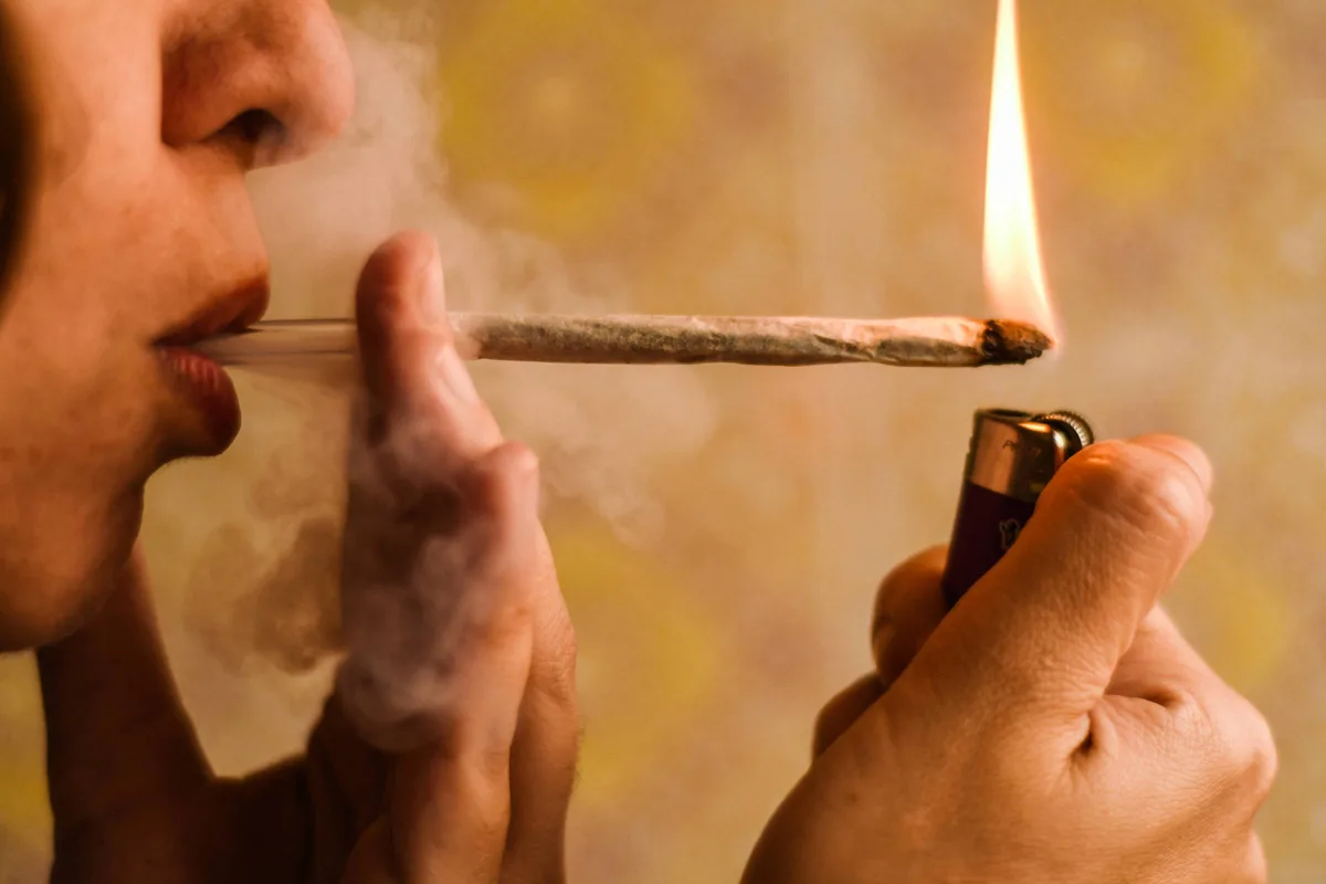 Belo Horizonte prev� multa de R$ 1.500 para quem for flagrado usando drogas em p�blico