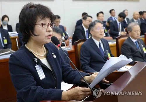 박지향 동북아역사재단 이사장, '직무정지' 20여일 만에 복귀