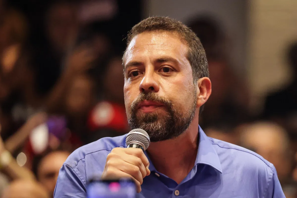 Boulos estreia live semanal para mobilizar militância de Lula