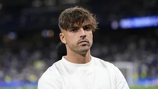 Se filtran imágenes de Raúl Asencio ebrio saliendo de una cena del Real Madrid