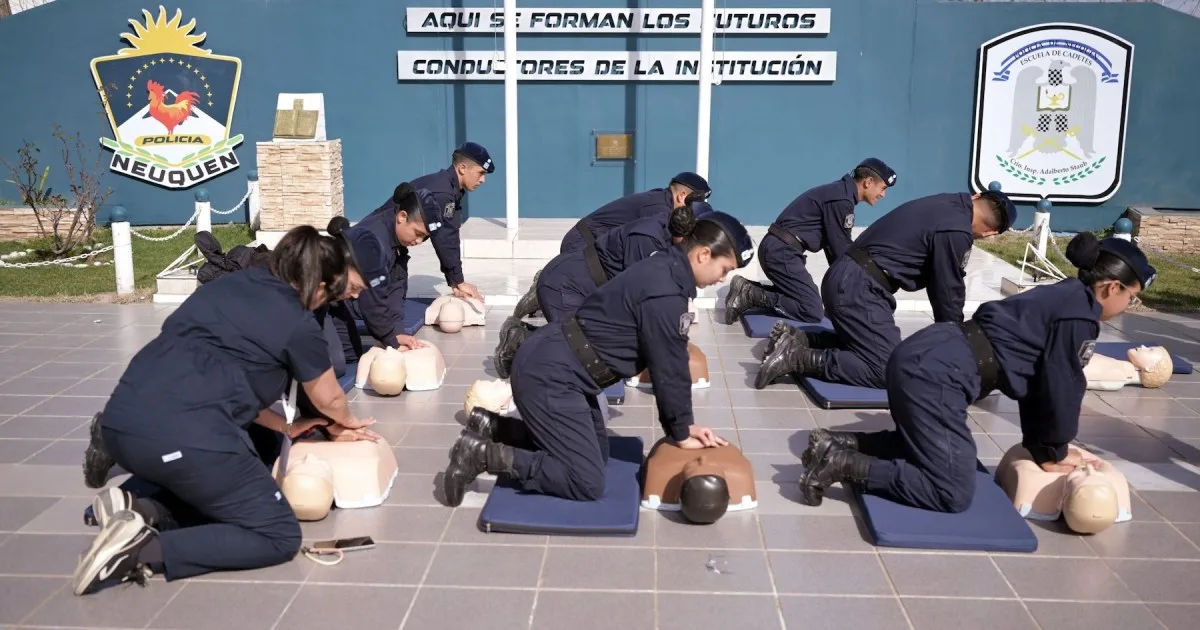 CALF y anestesiólogos capacitan a 150 policías en RCP y proyectan cursos gratuitos en Neuquén