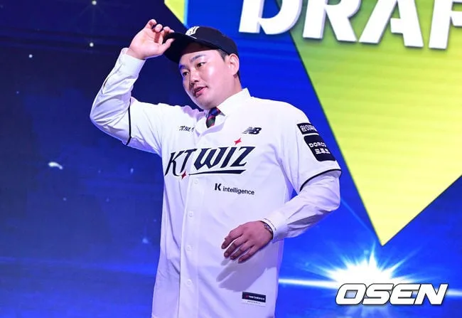 [사진]KBO 신인드래프트 나선 최지만, '이제는 KT맨'