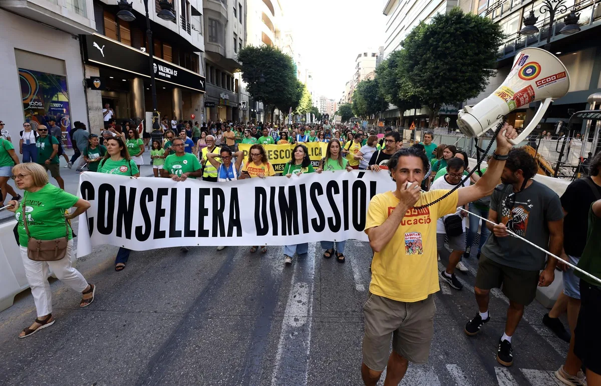 Docentes valencianos vuelven a las calles para exigir mejoras "satisfactorias": "Esto no se ha acabado y no va a parar"