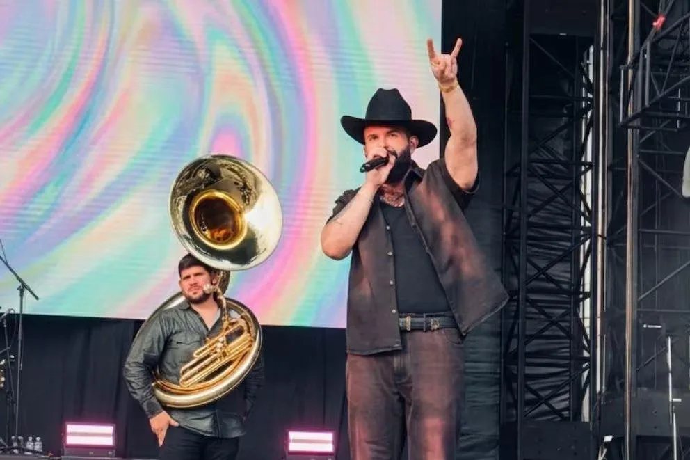 Carín León conquista Japón y hace historia en el Summer Sonic de Tokio