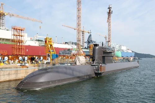 위용 드러낸 3천600t급 잠수함 '서희함'…SLBM 발사능력 강화